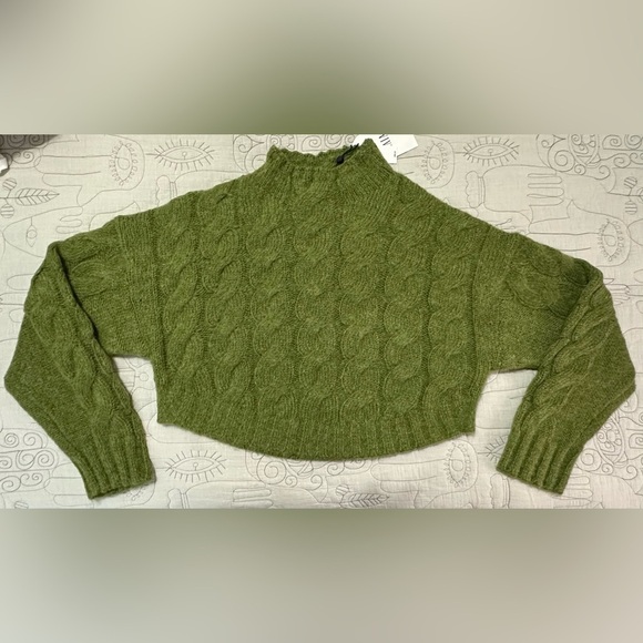 NWT Cult Gaia x Gap Cropped Cable Knit Sweater - Green, Size M - Picture 4 of 10